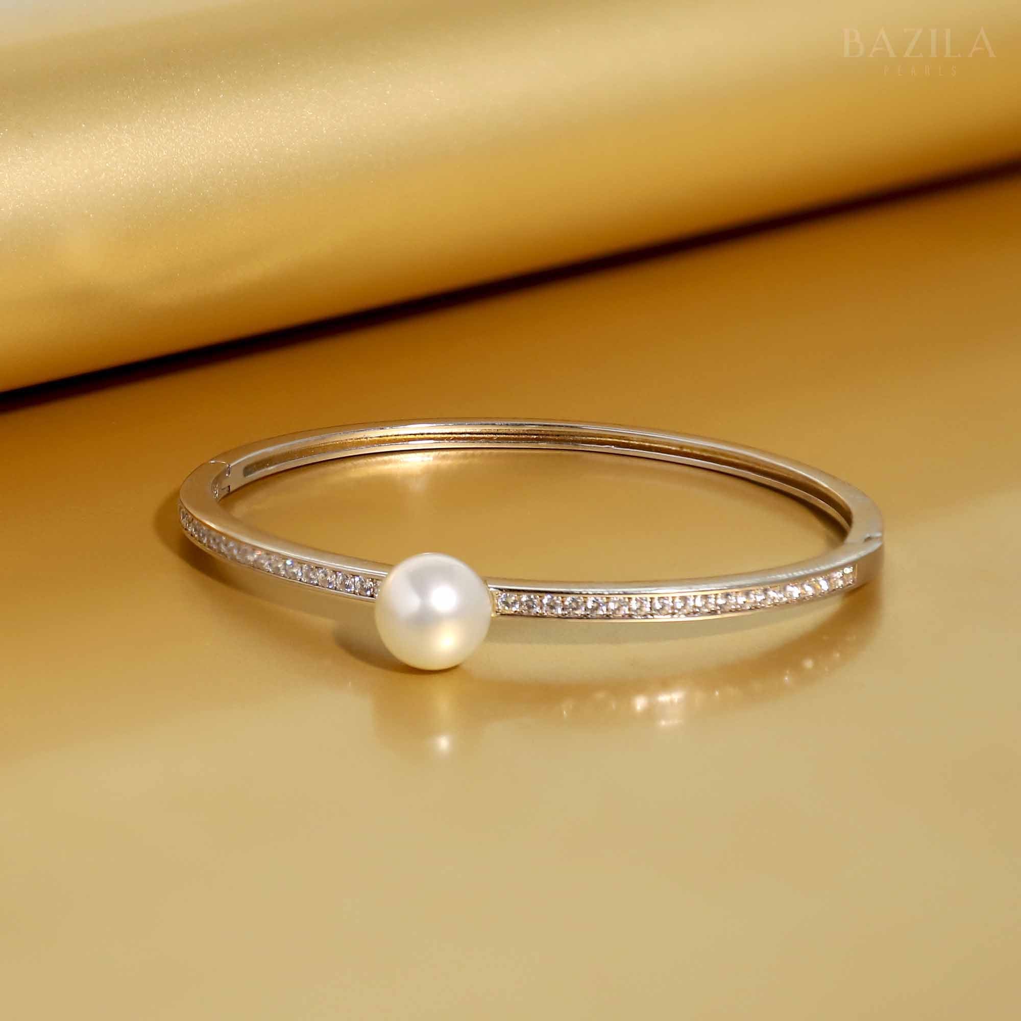 Sophisticated Charm: Sea Water Pearl Bracelet